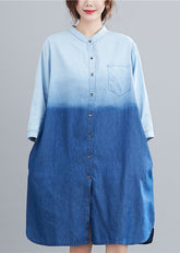 Vestido vaquero francés de color degradado con cuello alto azul claro para otoño